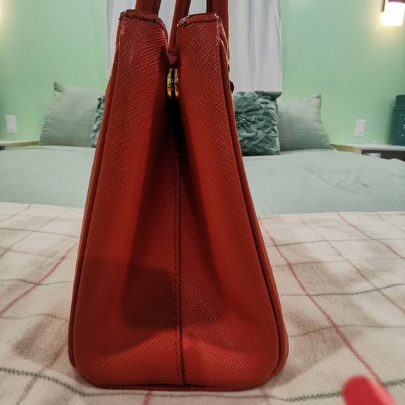 (Sold off PM)100% Authentic Prada Galleria Saffiano leather - Picture 6 of 16